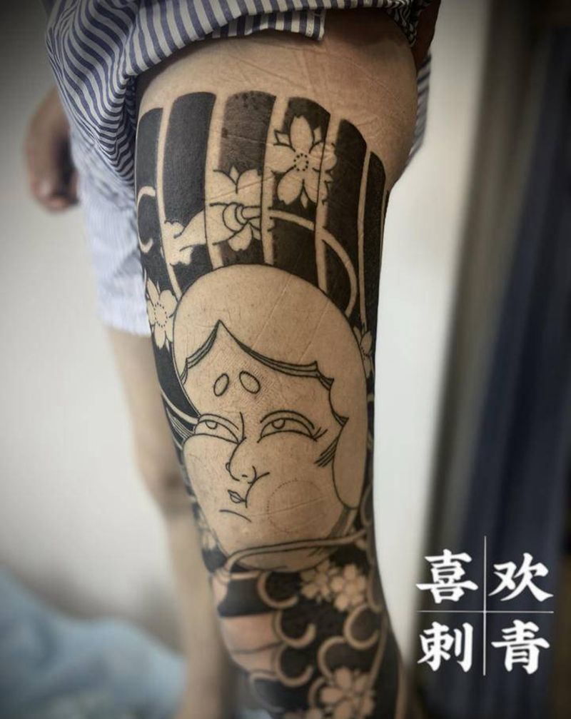 日式整腿黑灰完成纹身图片_腿部老传统阿多福纹身图案