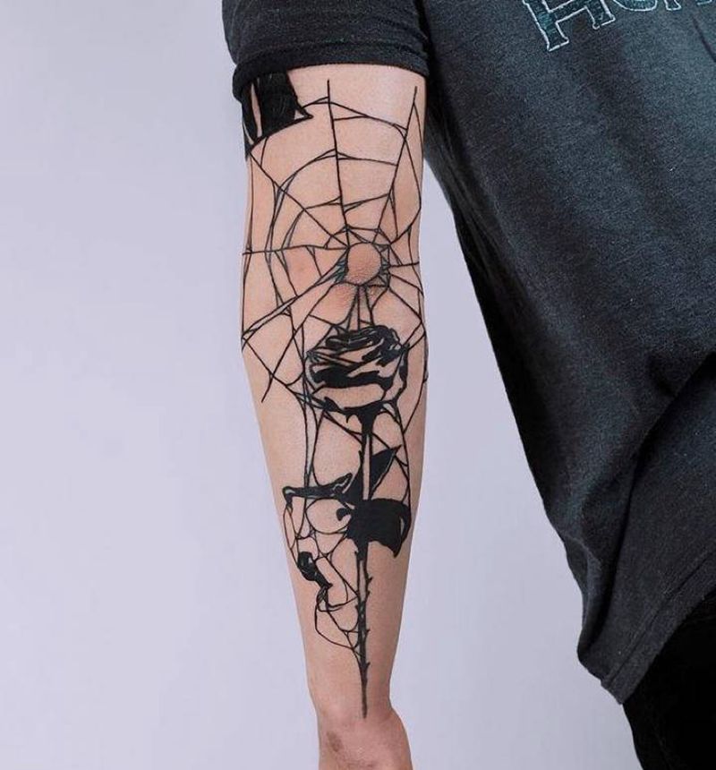 美丽的周围充斥着危险纹身图片_手臂暗黑纹身图案