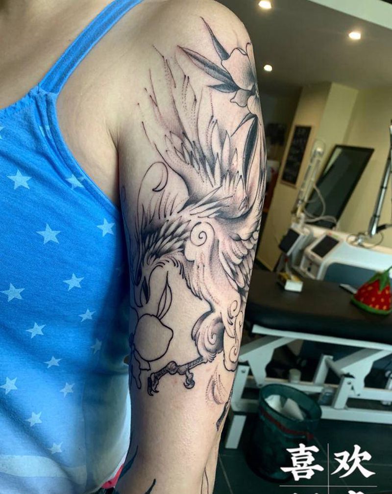 外国小姐姐的凤凰未完纹身图片_手臂水彩凤凰纹身图案
