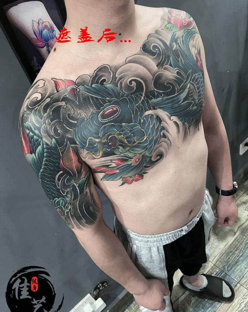 鲤鱼暴力遮盖纹身图片_胸部手臂新传统纹身图案