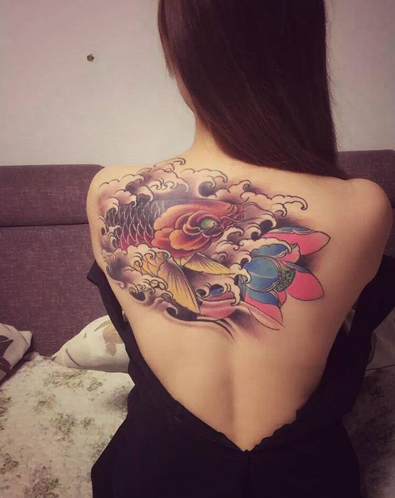 鱼纹身图片_肩部新传统纹身图案