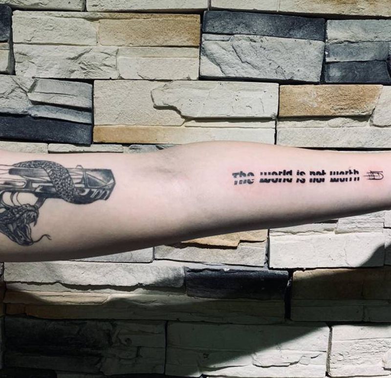 原创作品纹身图片_手臂New School手枪 蛇纹身图案