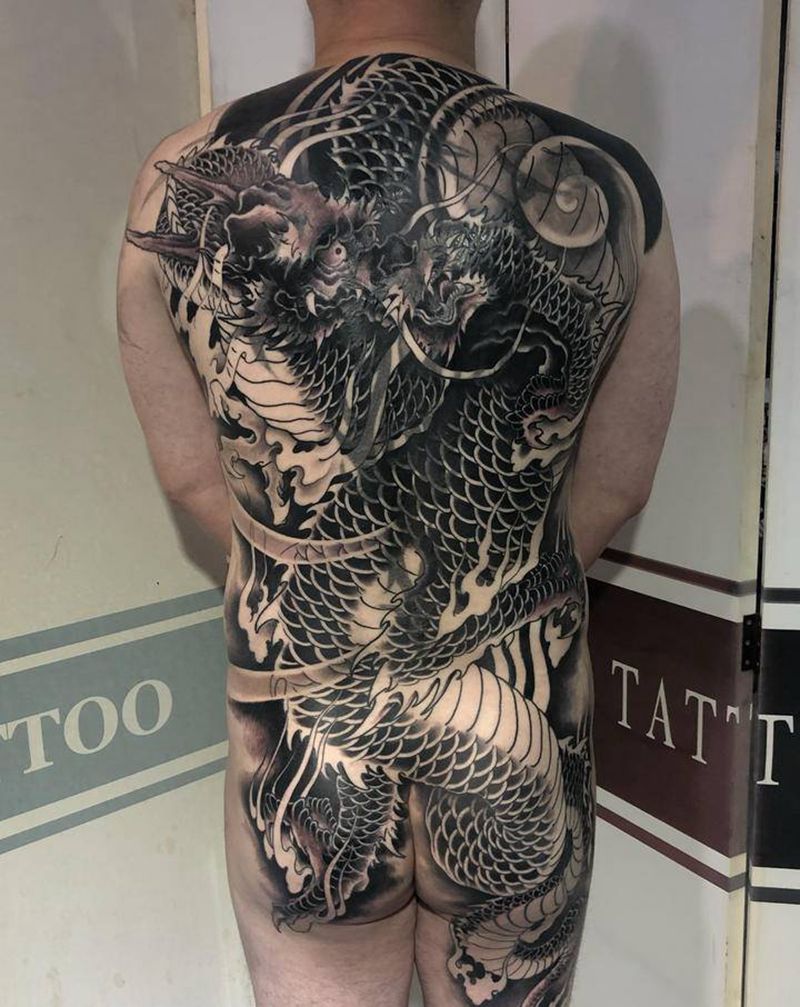 遮盖龙，未完纹身图片_背部新传统彩色未做纹身图案