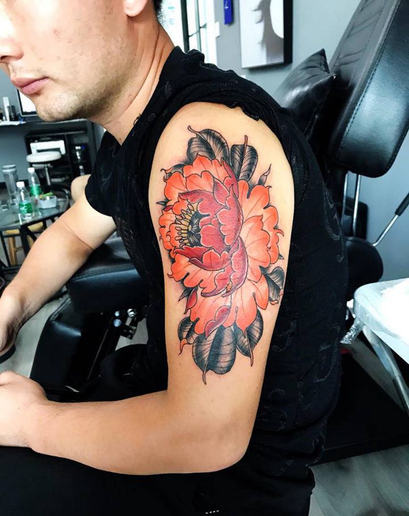 大臂牡丹纹身图片_手臂新传统纹身图案