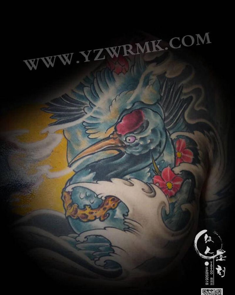 仙鹤纹身图片_胸部新传统纹身图案