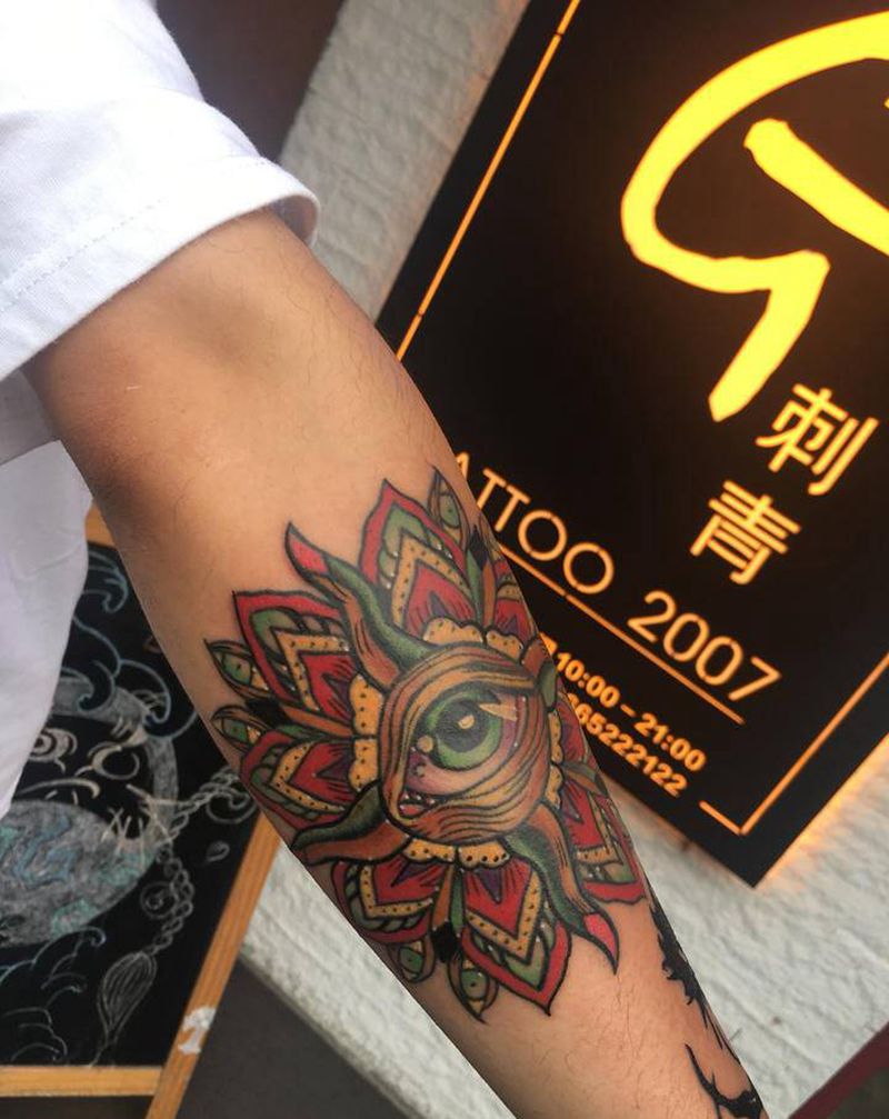 梵花 眼纹身图片_手臂Old School纹身图案