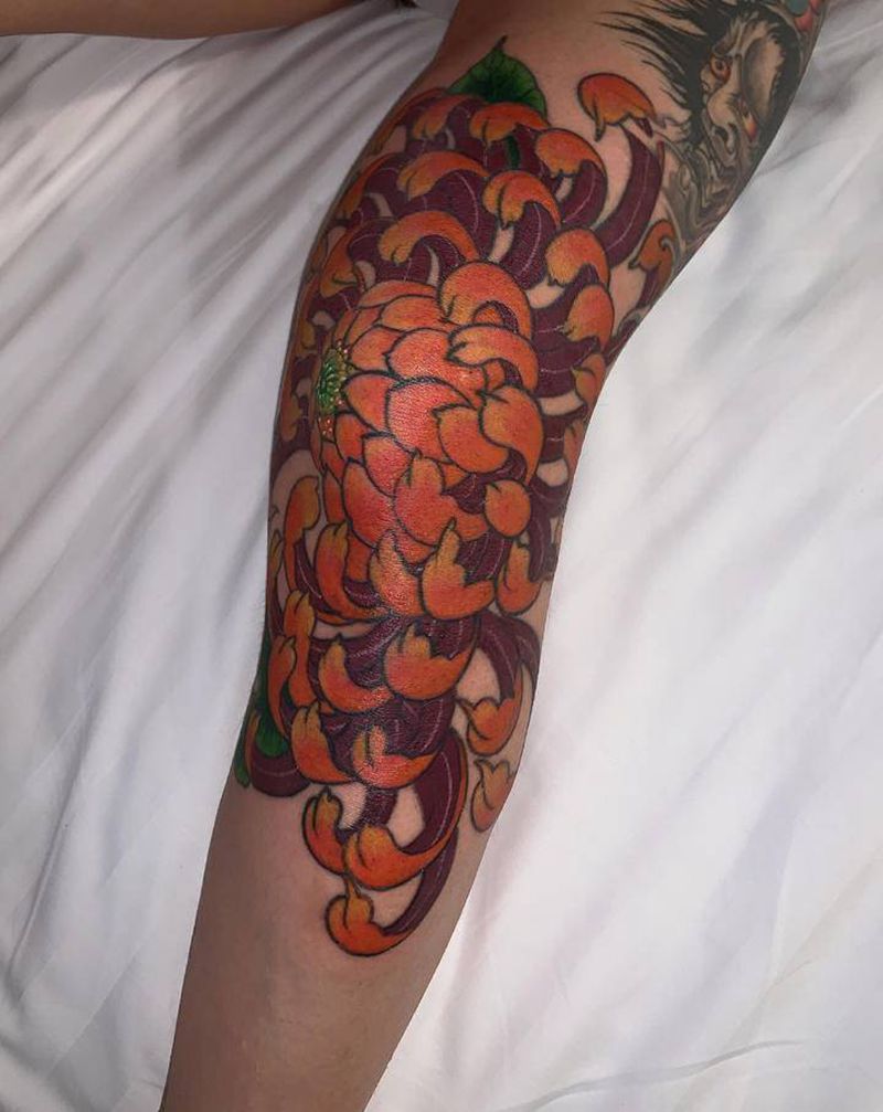 菊花纹身图片_腿部新传统纹身图案