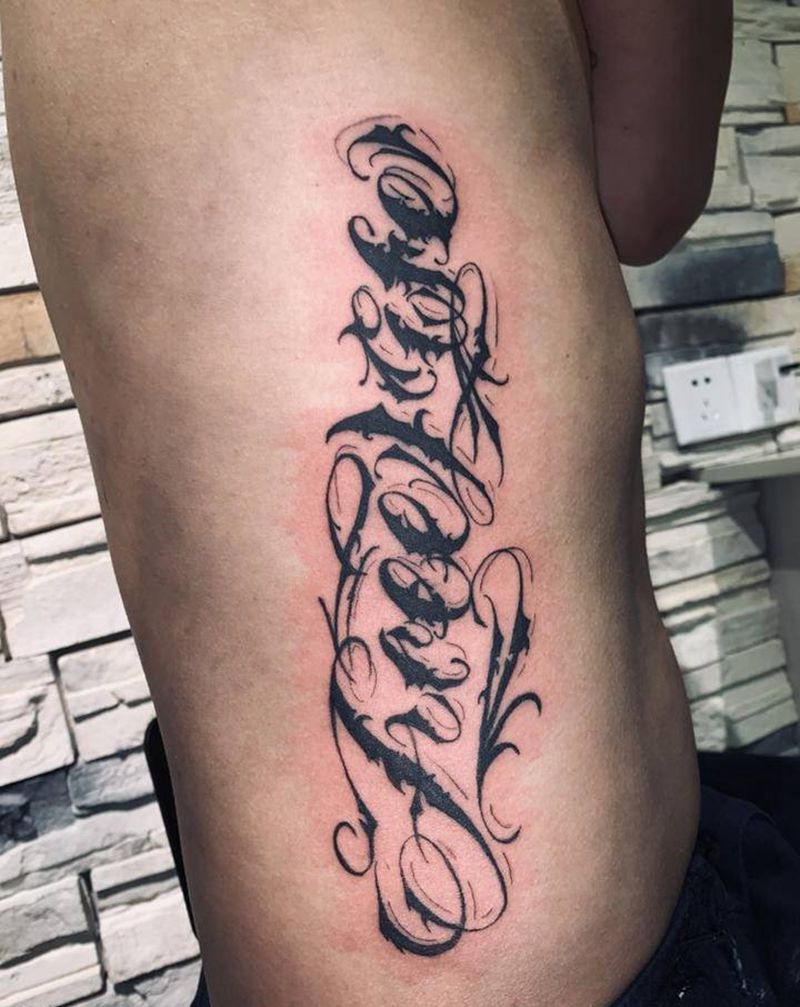 奇卡诺字体纹身图片_腰部花体字奇卡诺纹身图案