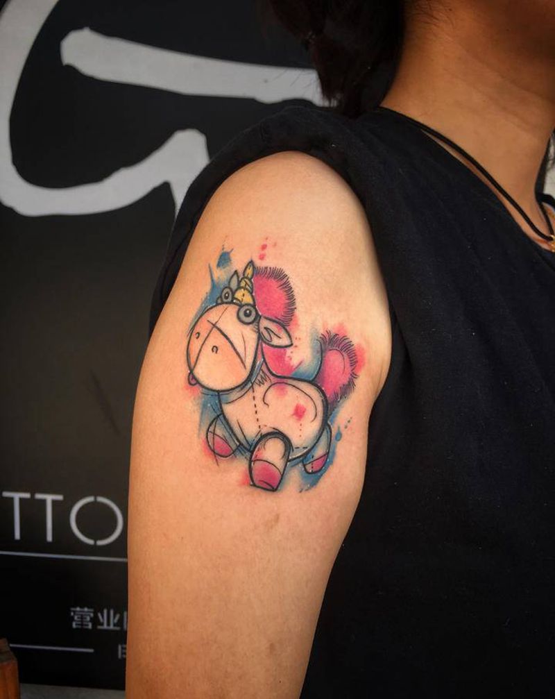 水彩玩偶纹身图片_手臂水彩纹身图案