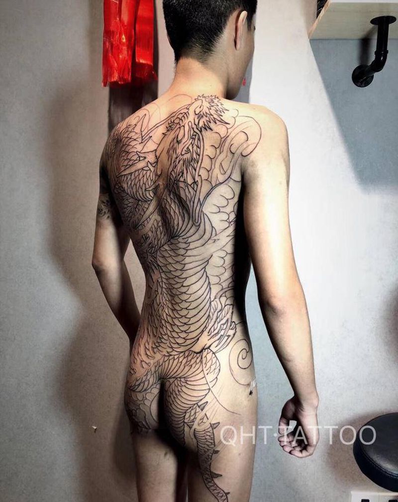 龙纹身图片_背部老传统纹身图案