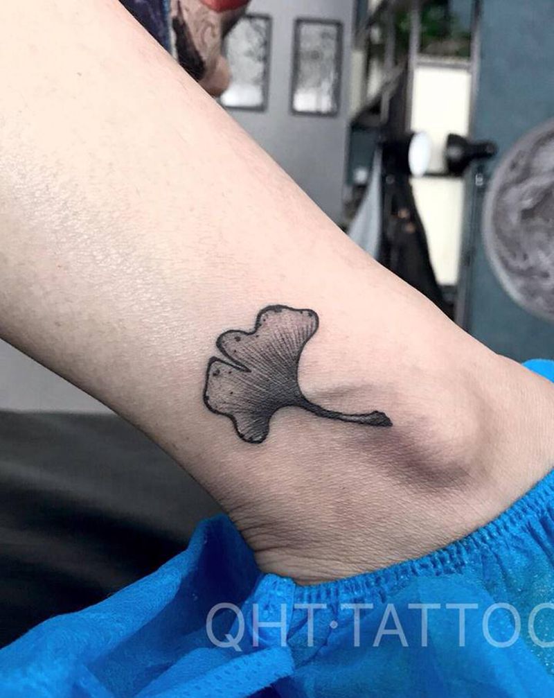 银杏叶纹身图片_脚部新传统纹身图案