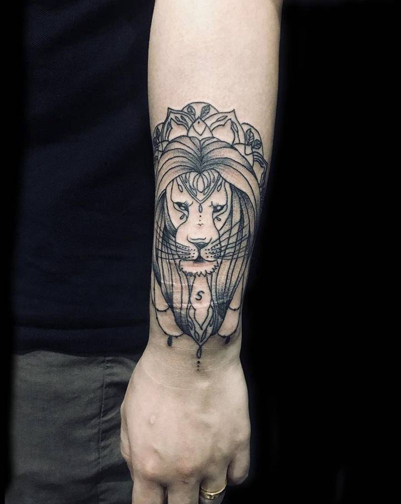 线条风狮子纹身图片_手臂纹身图案