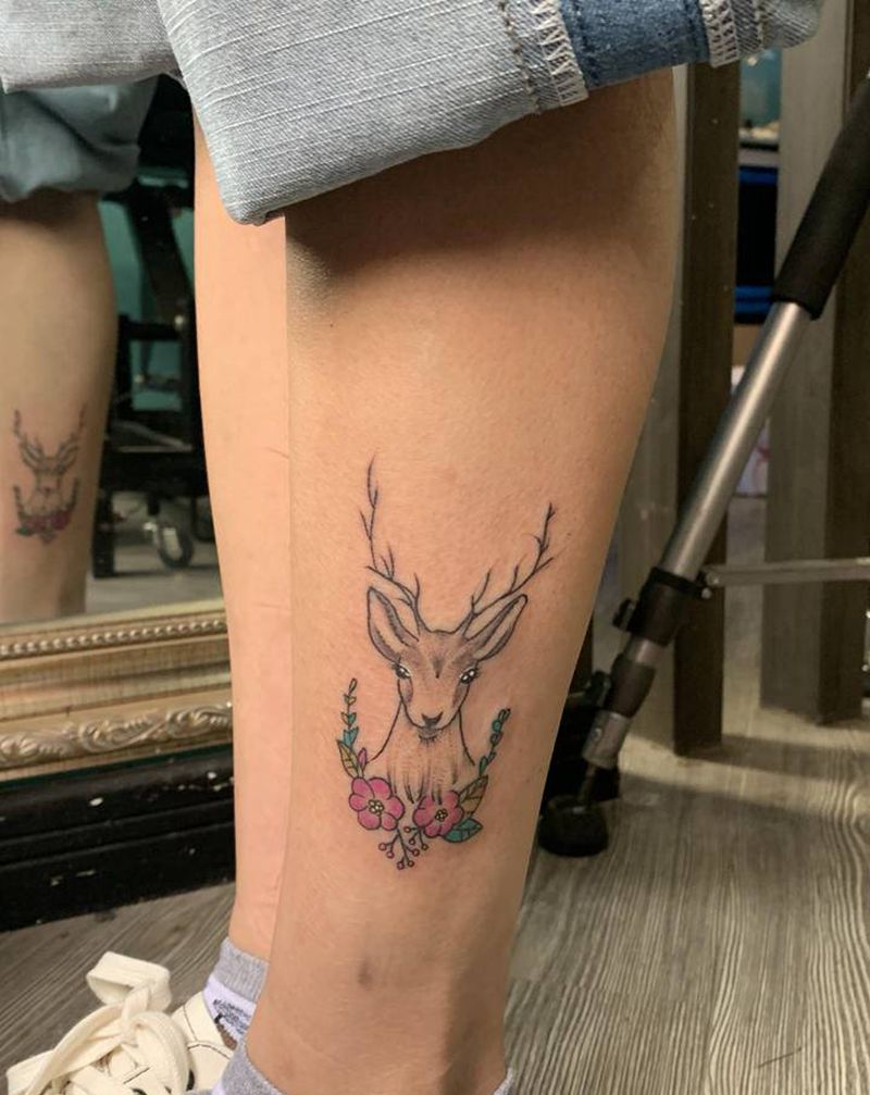 鹿纹身图片_腿部纹身图案