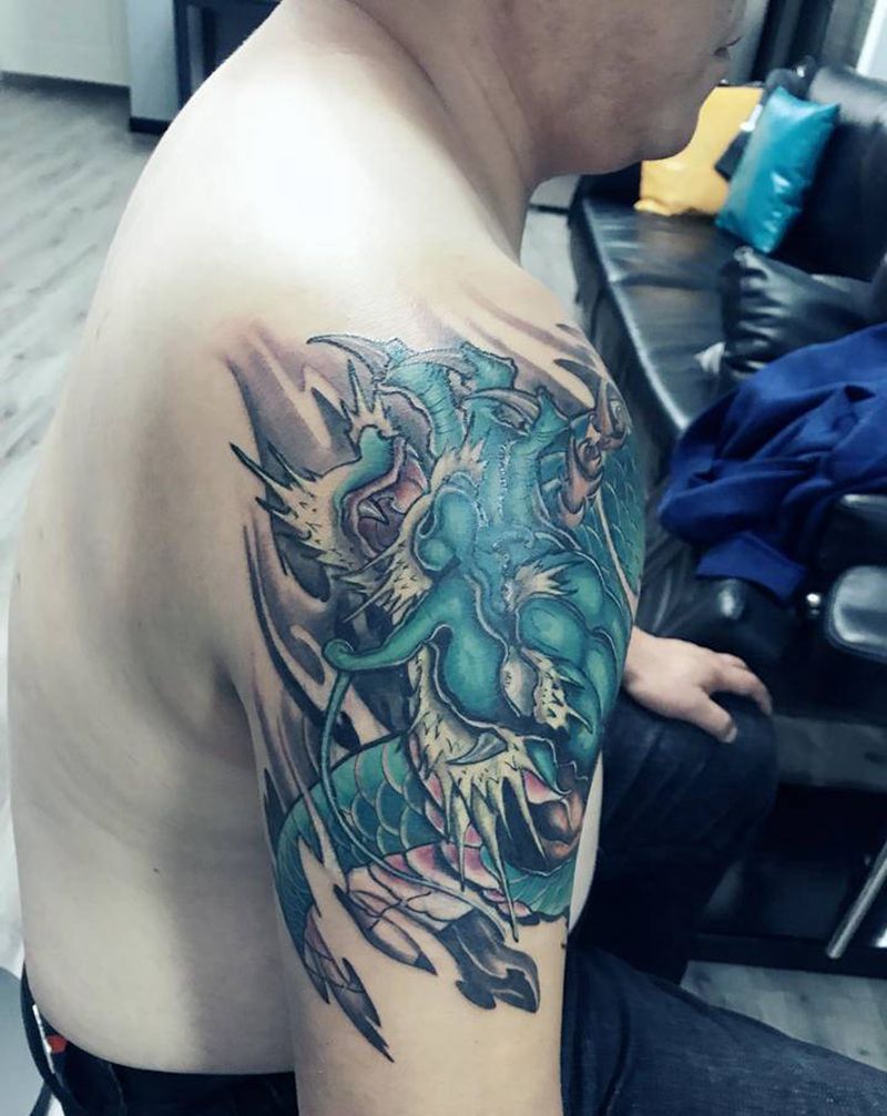 龙头纹身图片_手臂新传统纹身图案