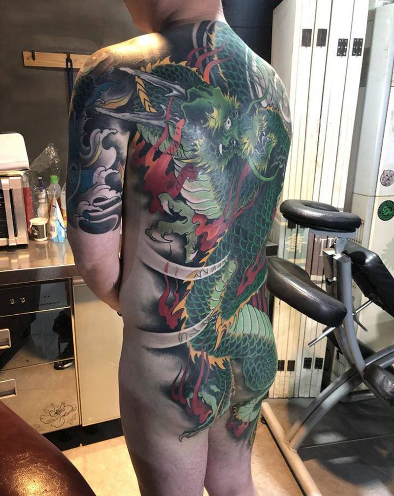 龙纹身图片_背部新传统纹身图案