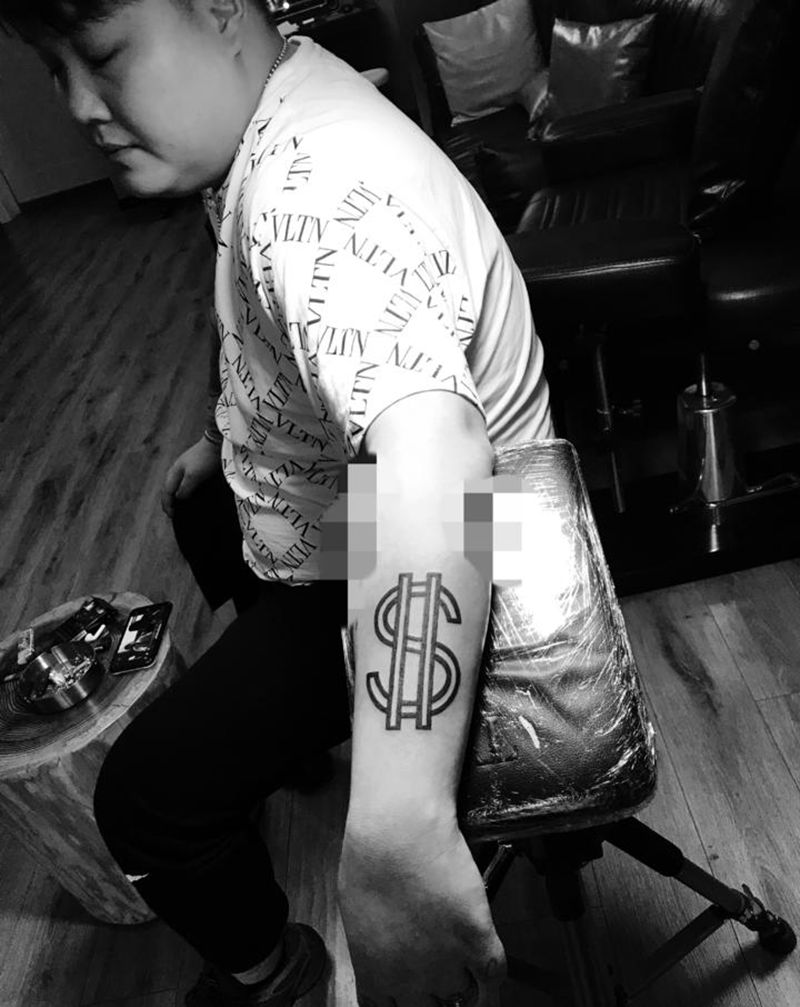 小图纹身图片_手部字体纹身图案