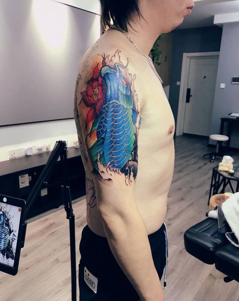 锦鲤纹身图片_手臂新传统纹身图案