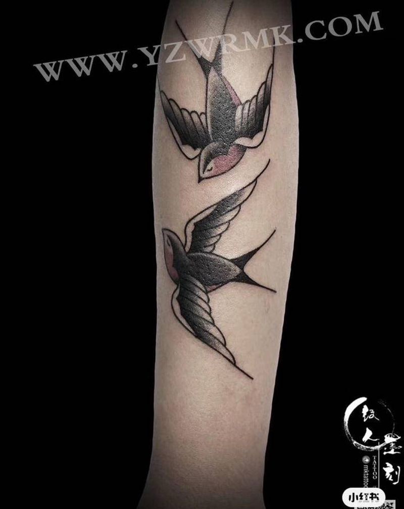 双飞燕纹身图片_手臂Old School纹身图案