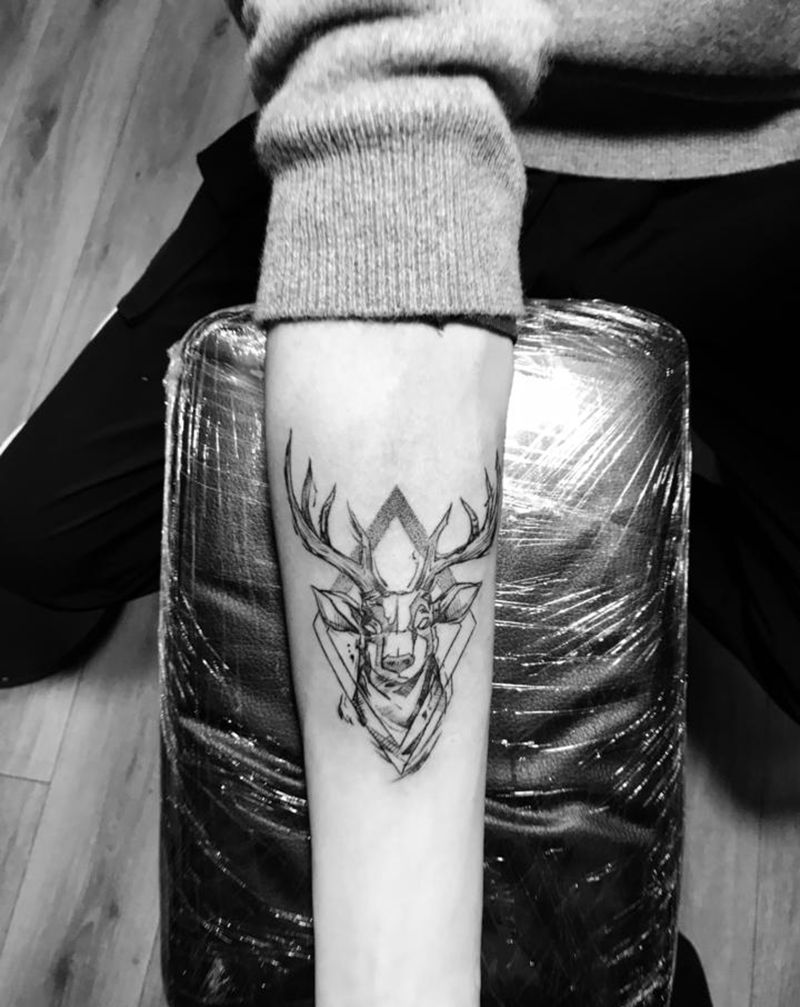 鹿纹身图片_手臂纹身图案