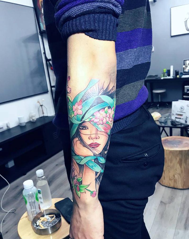 疯女人纹身图片_手臂新传统纹身图案