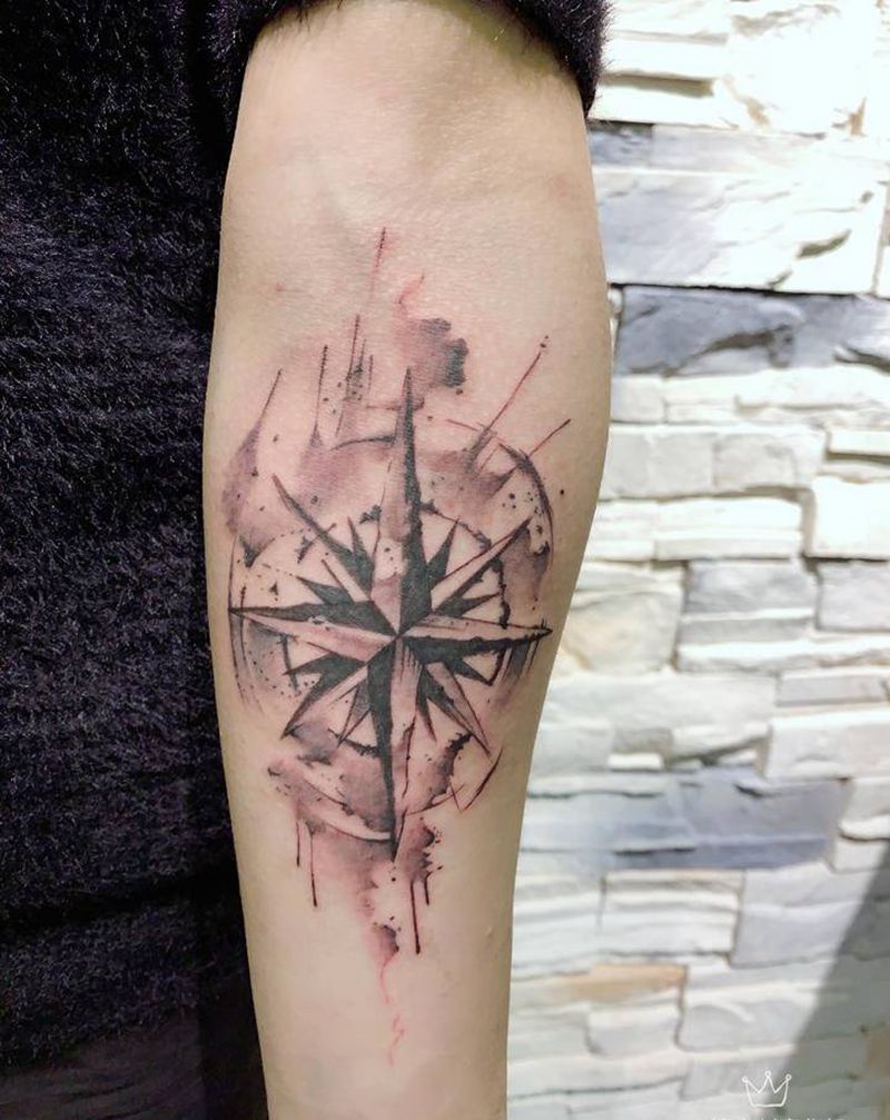水墨指南针纹身图片_手臂水墨指南针纹身图案