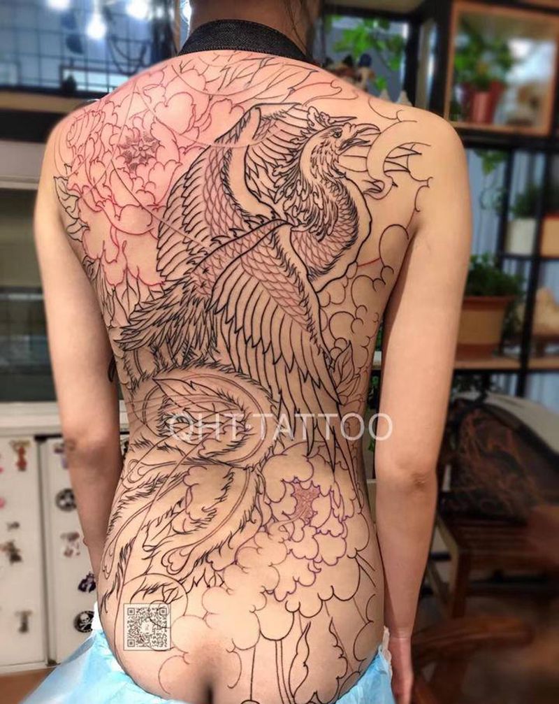 凤凰纹身图片_背部老传统纹身图案