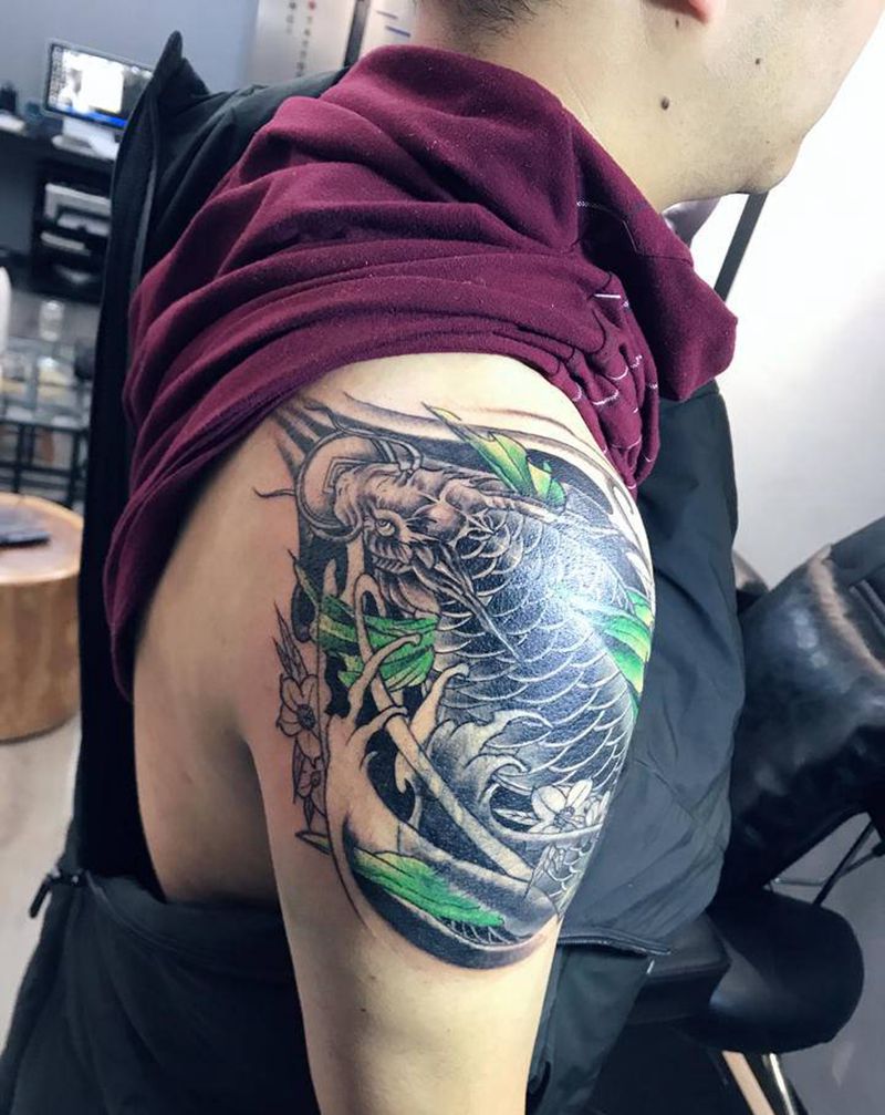 龙鱼纹身图片_手臂新传统纹身图案