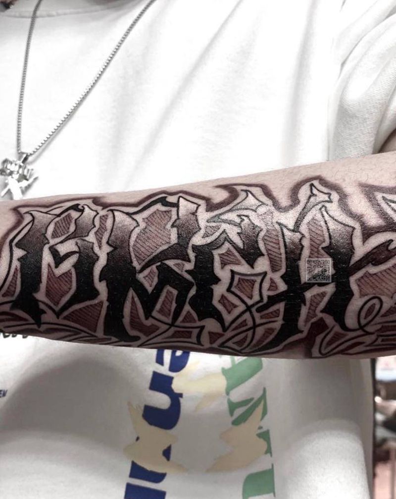 花体字纹身图片_手臂花体字纹身图案