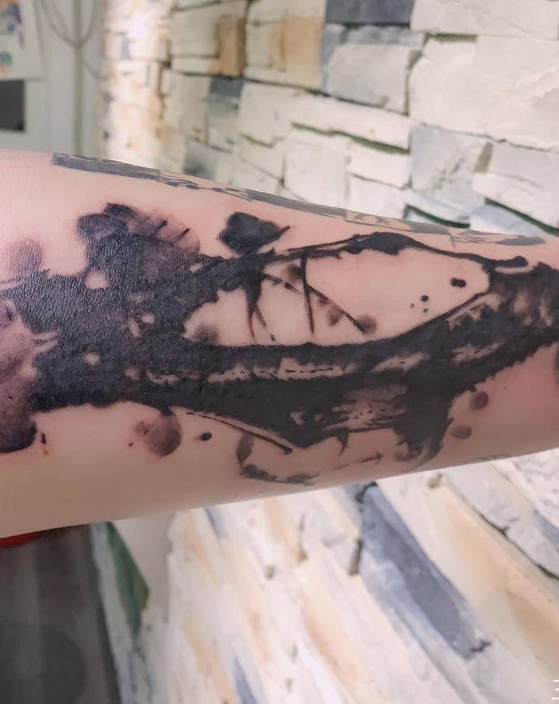 纹身遮盖纹身图片_手臂水墨水墨梅纹身图案