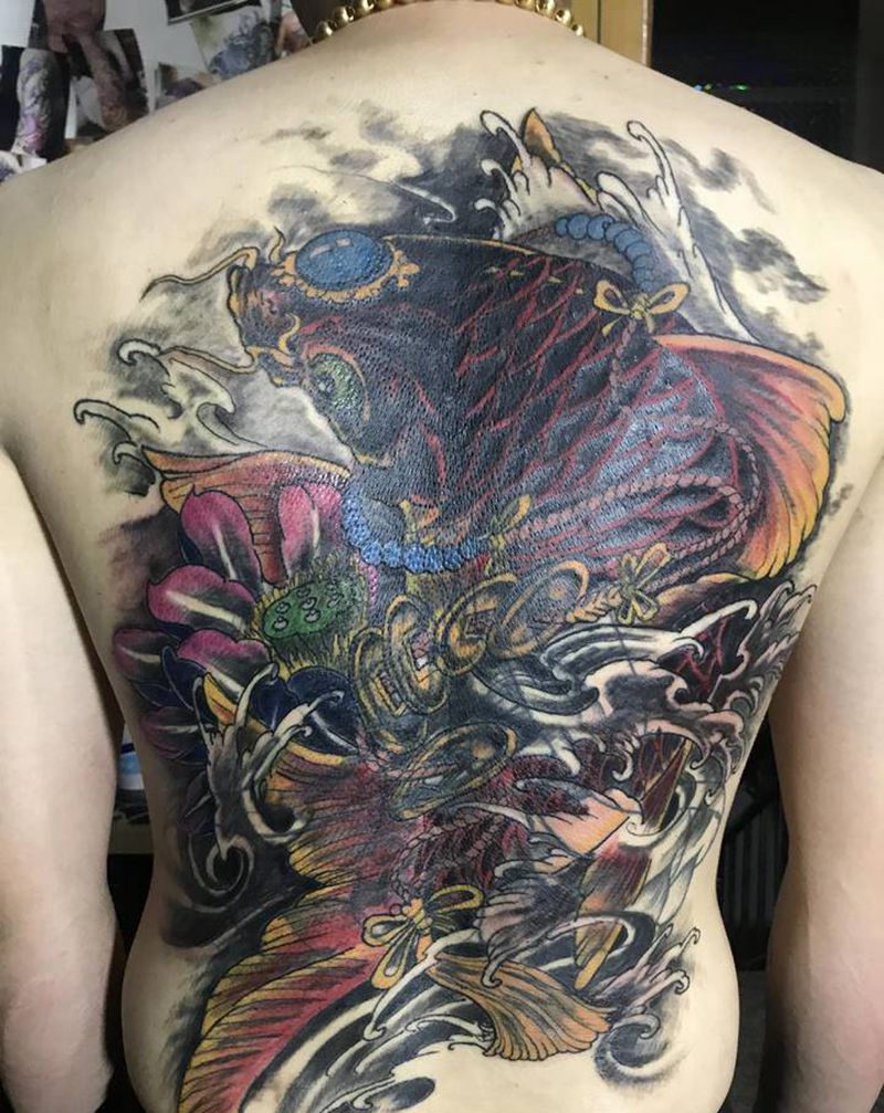 锦鲤纹身图片_背部新传统纹身图案