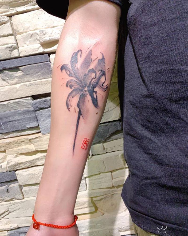 水墨彼岸花纹身图片_手臂水墨彼岸花纹身图案