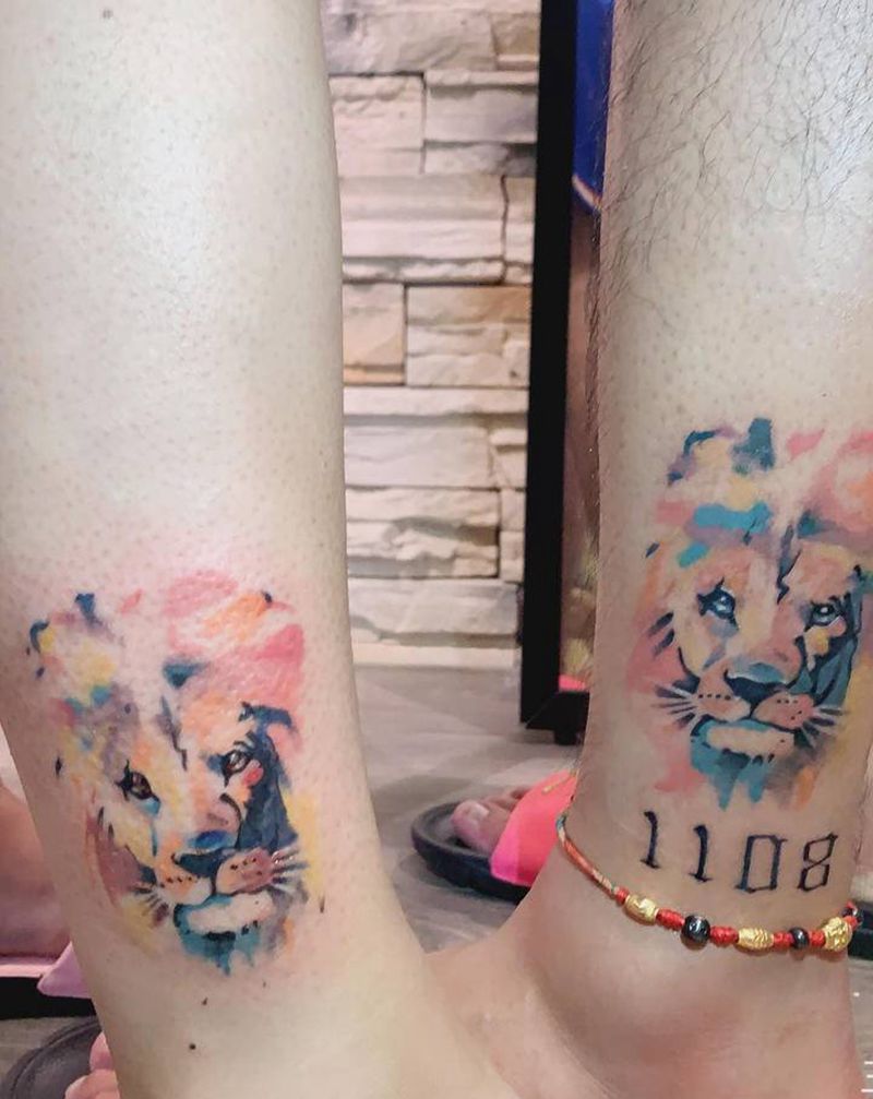 情侣纹身纹身图片_腿部水彩狮子情侣纹身图案