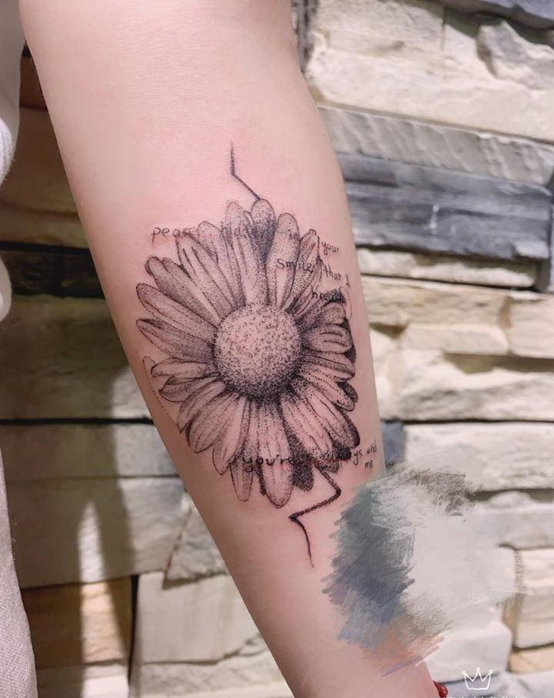 点刺雏菊纹身图片_手臂点刺雏菊纹身图案