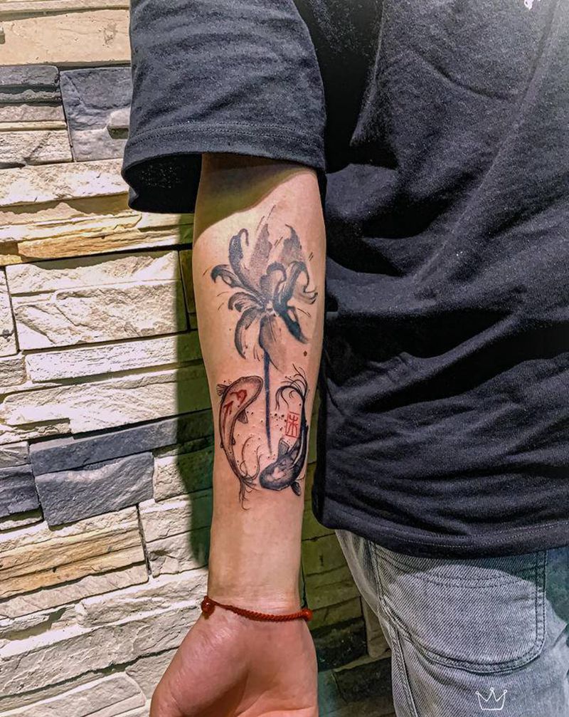 太极鱼纹身图片_手臂水墨鱼纹身图案