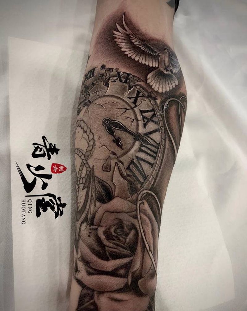时钟纹身图片_手臂欧美写实纹身图案