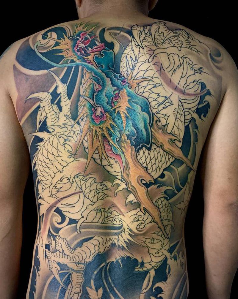 满背龙第三次纹身图片_背部新传统纹身图案
