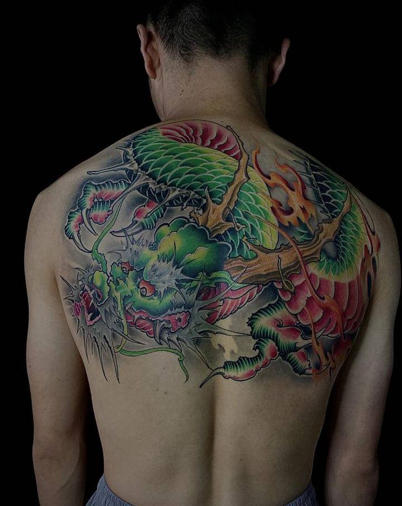 半背大龙纹身图片_背部新传统纹身图案