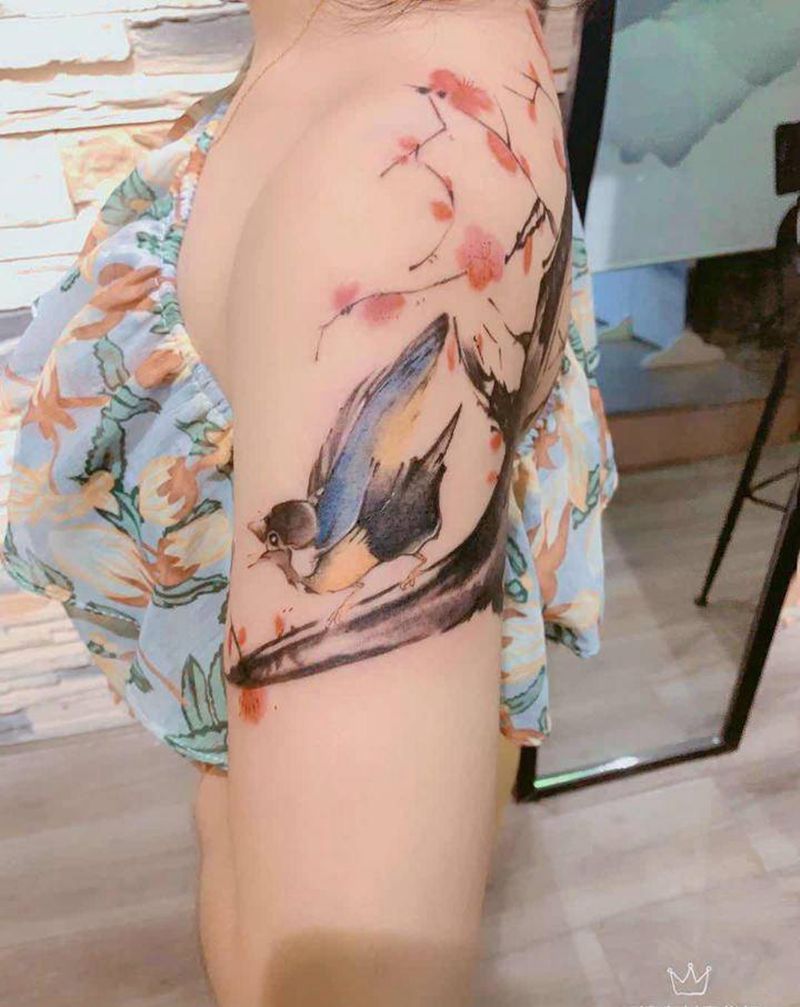 水墨这个纹身图片_背部手臂水墨鸟 桃花纹身图案