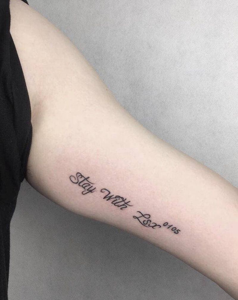 小清新纹身图片_手部背部几何点刺纹身图案