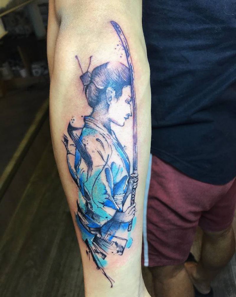 水墨艺妓纹身图片_手臂水墨艺妓纹身图案