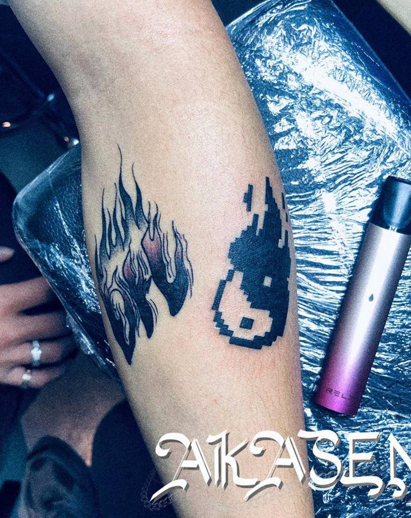 像素太极与火纹身图片_手部手臂纹身图案