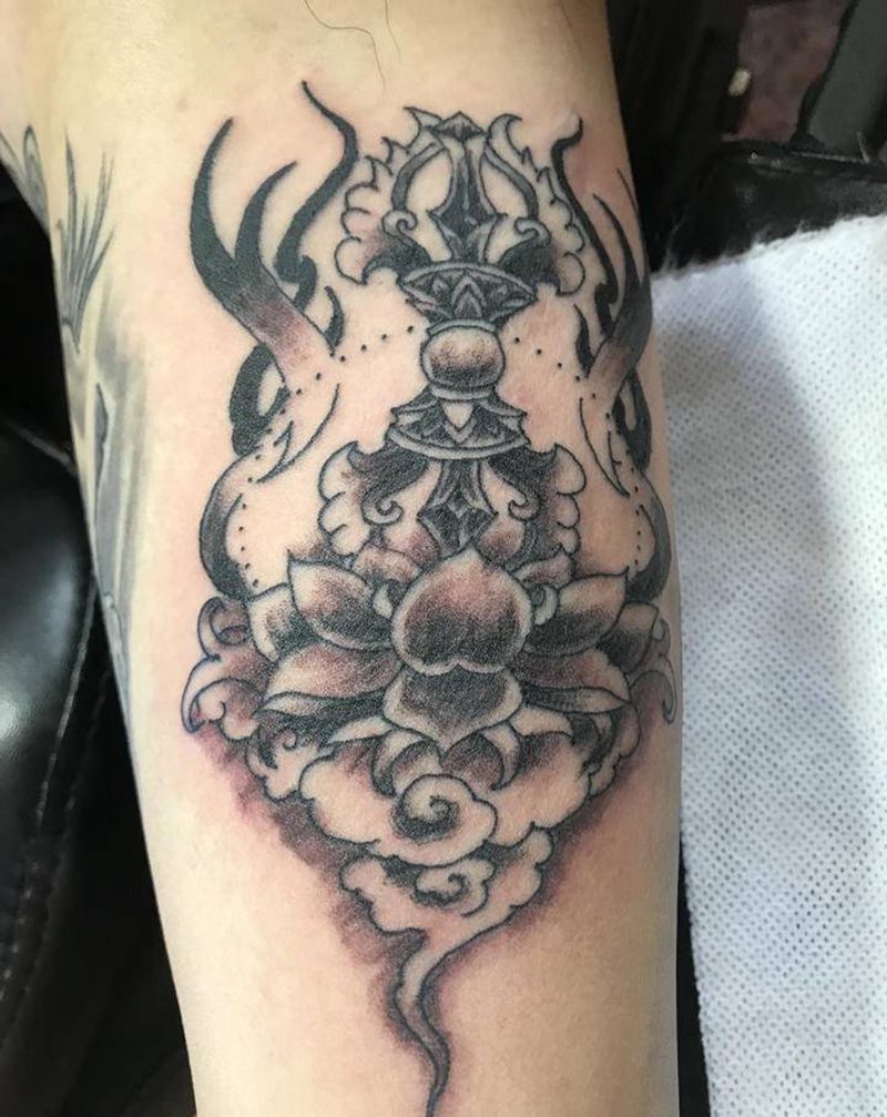 降魔杵纹身图片_手臂新传统纹身图案