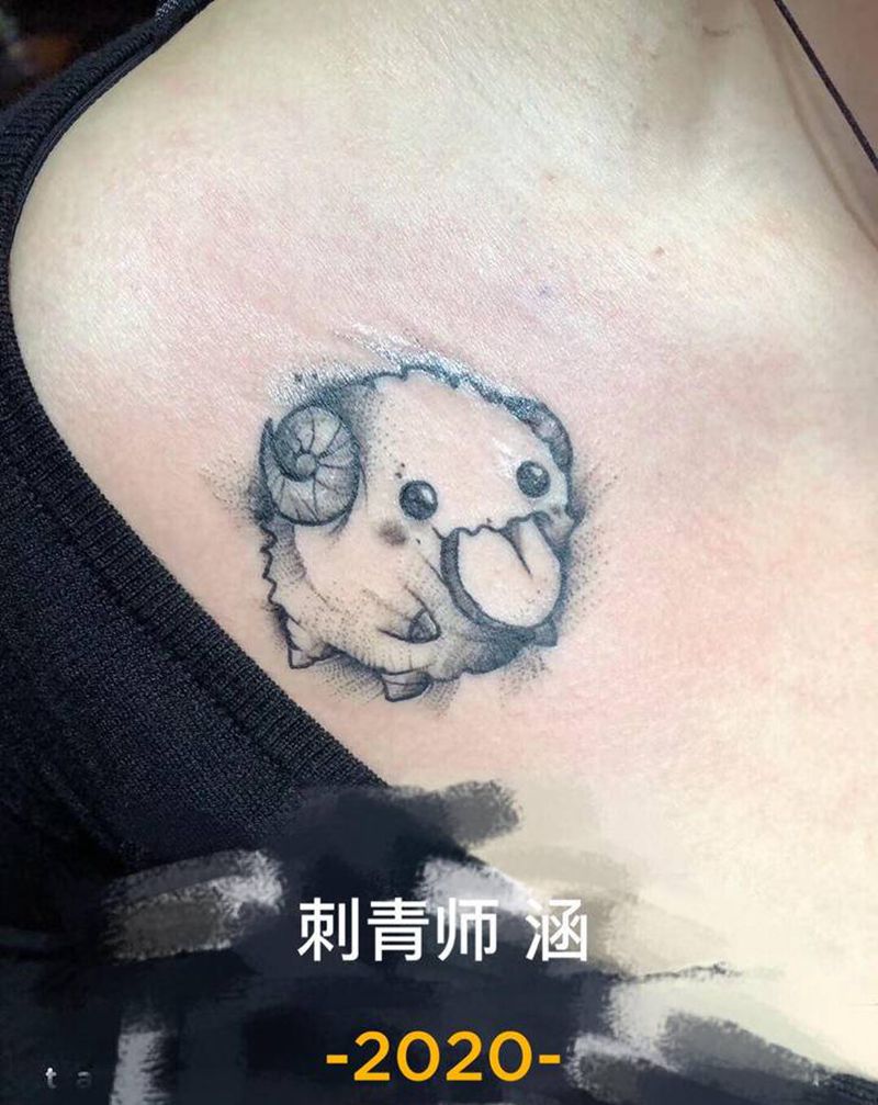 小魄罗纹身图片_肩部点刺游戏角色纹身图案