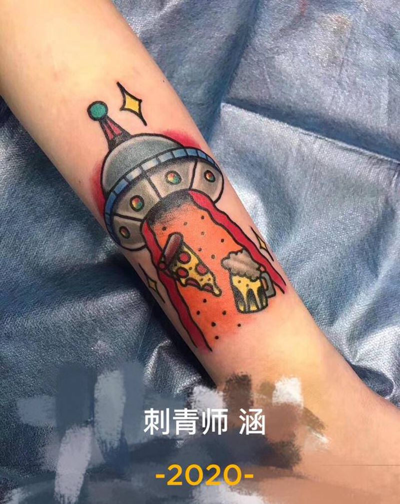 UFO纹身图片_手臂Old School飞碟纹身图案