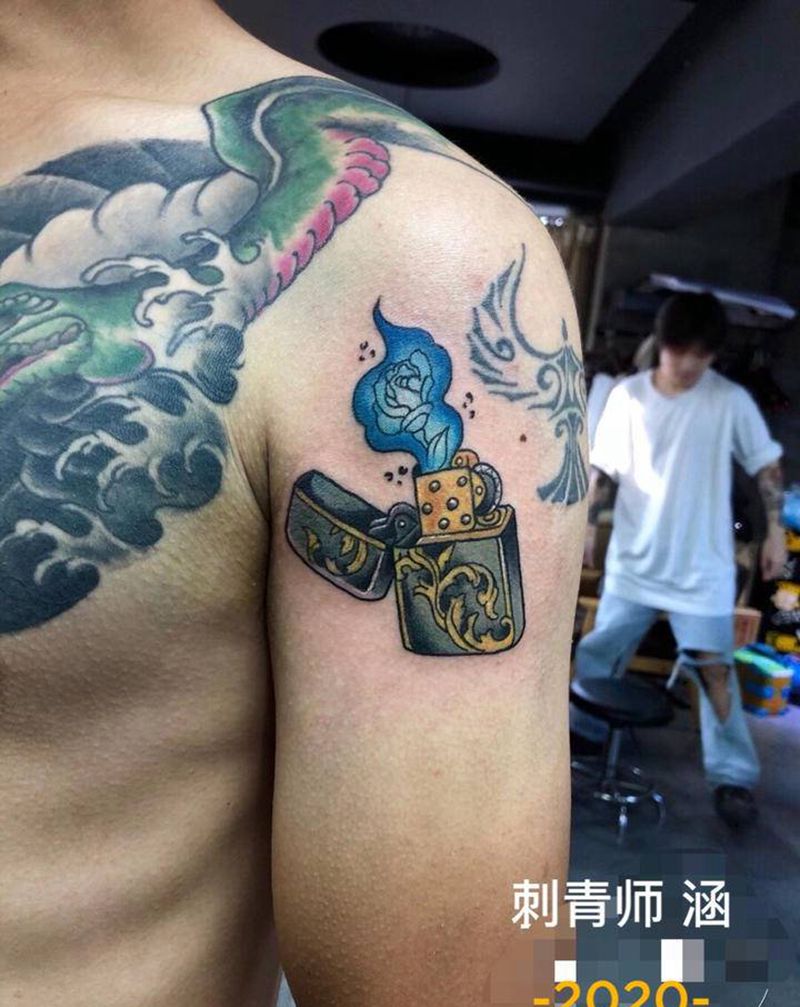 打火机纹身图片_肩部打火机纹身图案