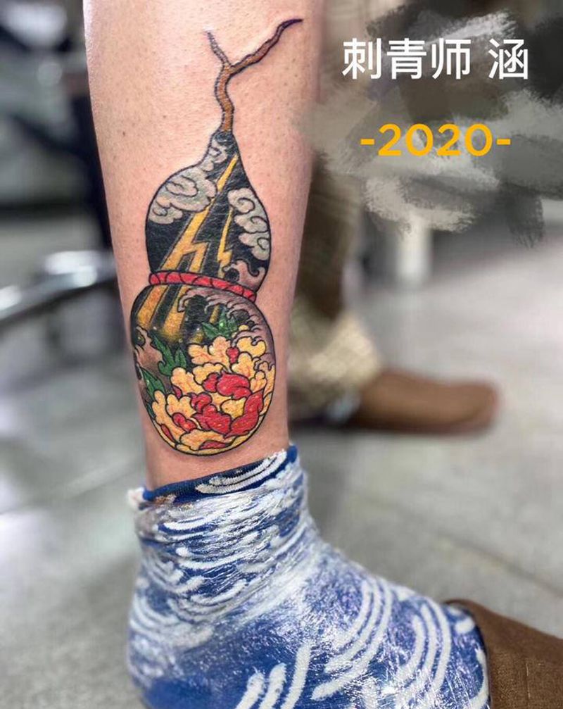 日式小葫芦纹身图片_腿部日式葫芦纹身图案