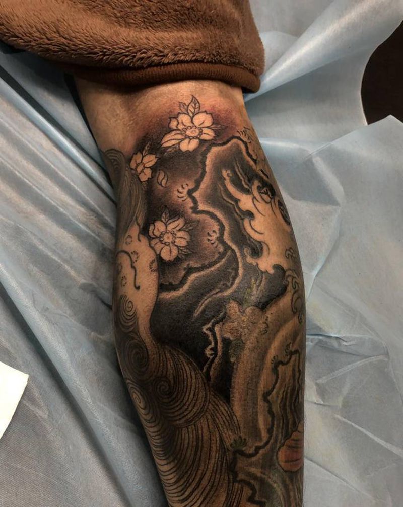 局部纹身图片_腿部新传统石头樱花纹身图案