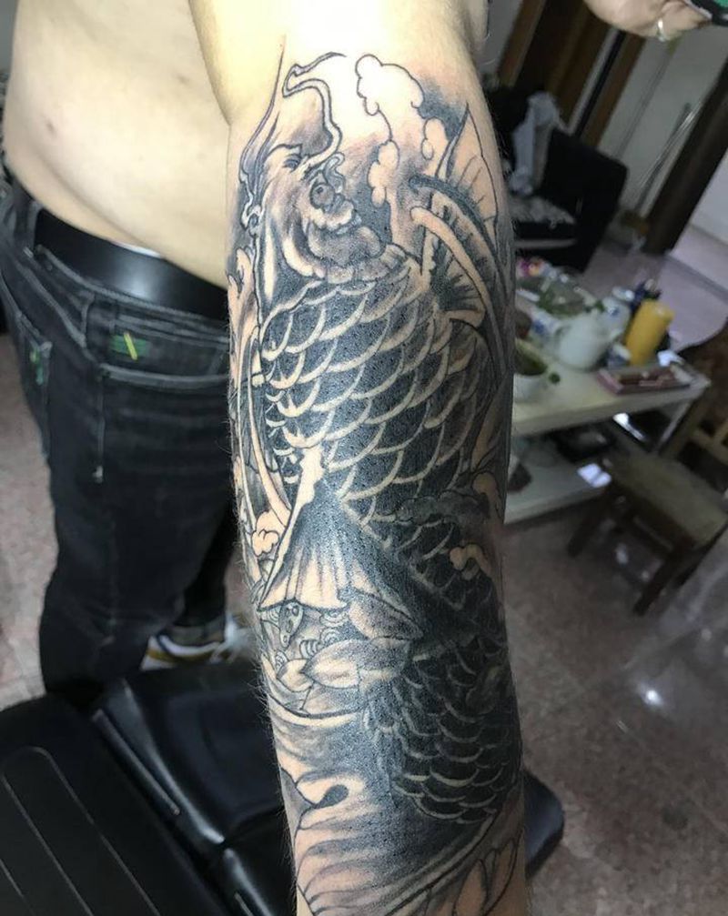 鱼纹身图片_手臂新传统纹身图案