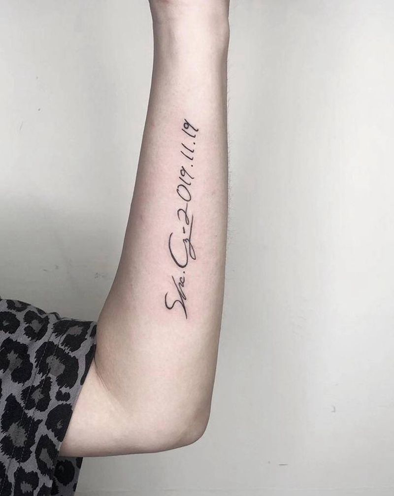 一组小清新纹身图片_手部脚部几何点刺纹身图案