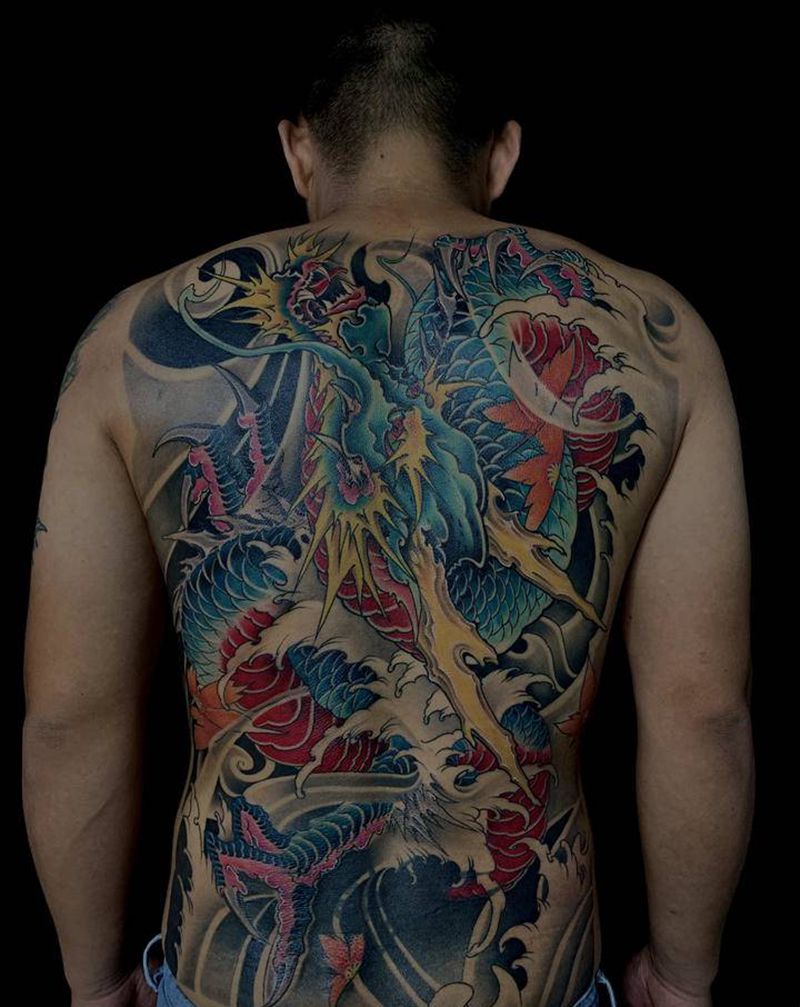 满背龙纹身图片_背部新传统龙纹身图案